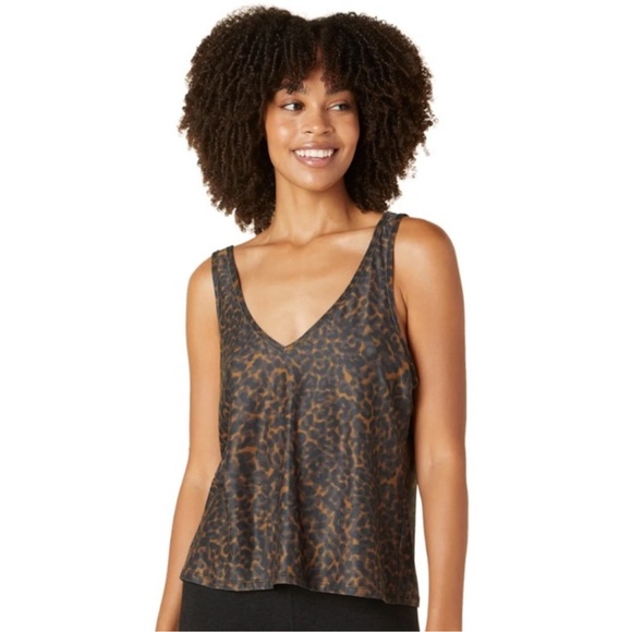 BEYOND YOGA Featherweight Printed Double V Tank - Tortoise Print - Picture 1 of 3